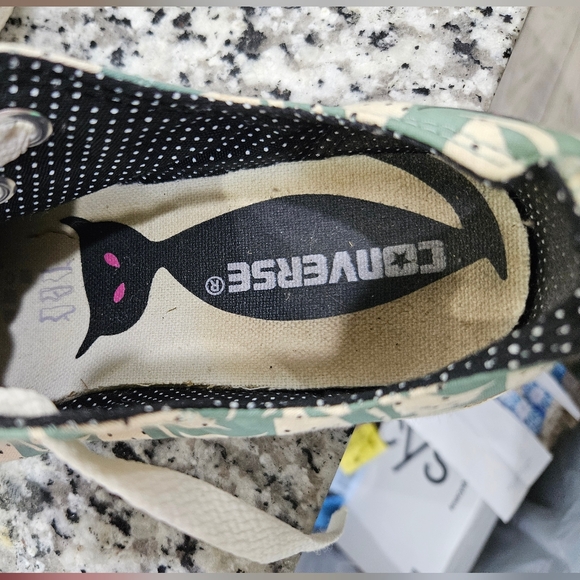 Converse Green and White Low Lace "Cat' Sneakers - Picture 5 of 7